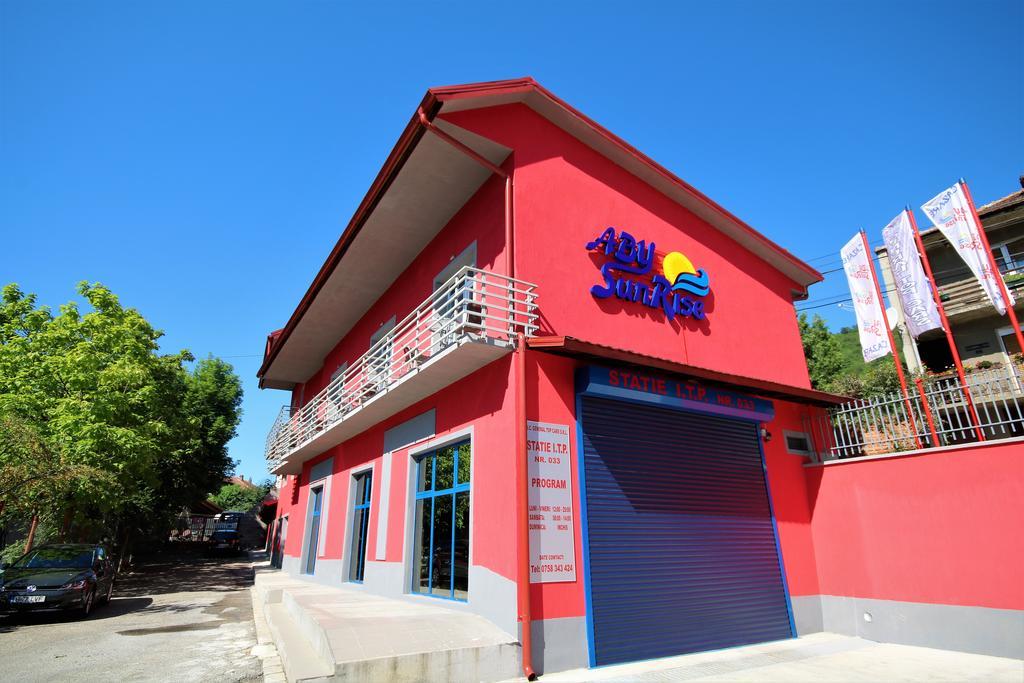 מלון Orşova Aby Sunrise מראה חיצוני תמונה